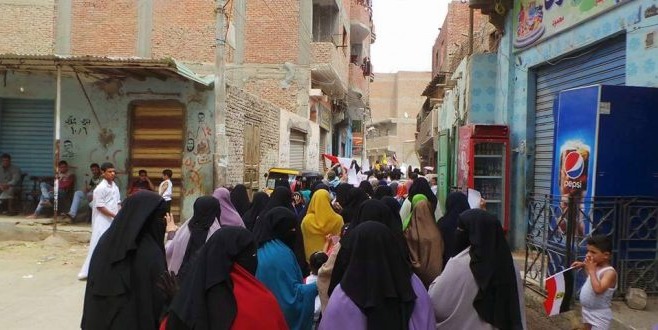 وقفات احتجاجية وسلاسل بشرية لأحرار الفيوم ضد الانقلاب العسكرى