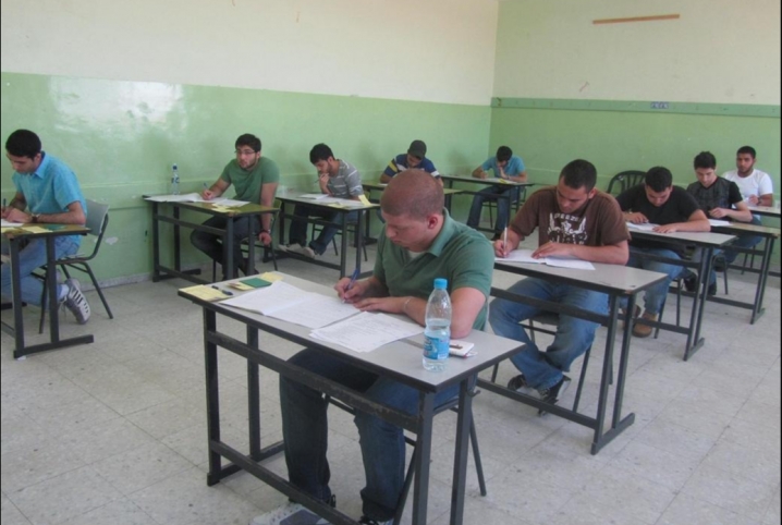 طلاب الثانوية العامة “نظام حديث” يؤدون امتحان “اللغة العربية” بالشرقية