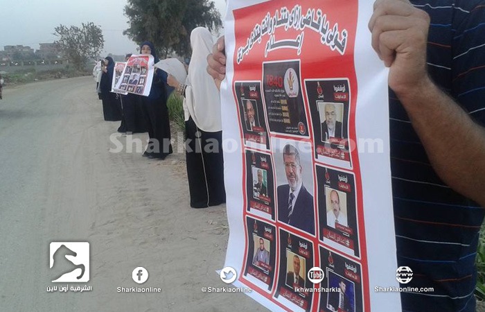  سلسلة بشرية لثوار شبرا النخلة تندد بالانقلاب العسكري