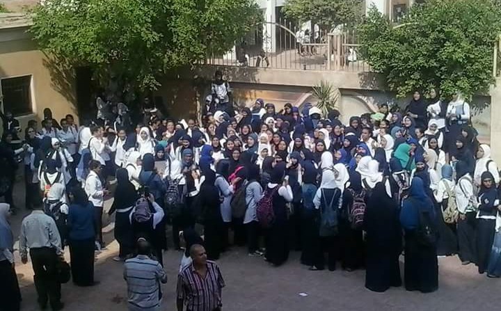 ضبط 20 شابًا لمعاكستهم طالبات بجوار مدارس الزقازيق والقنايات