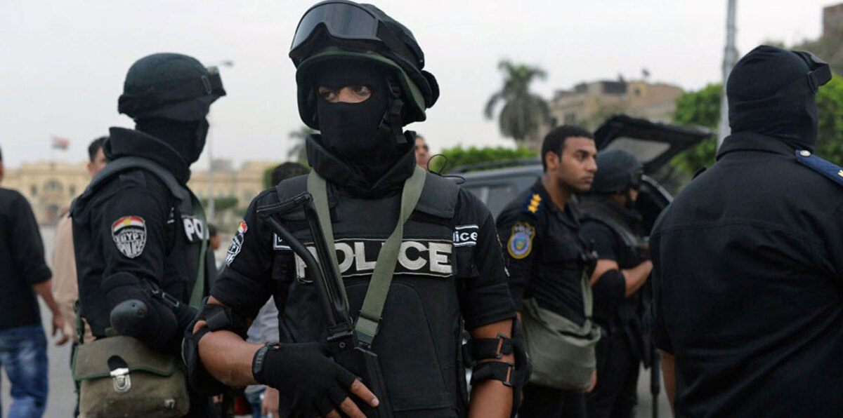 معتقلين