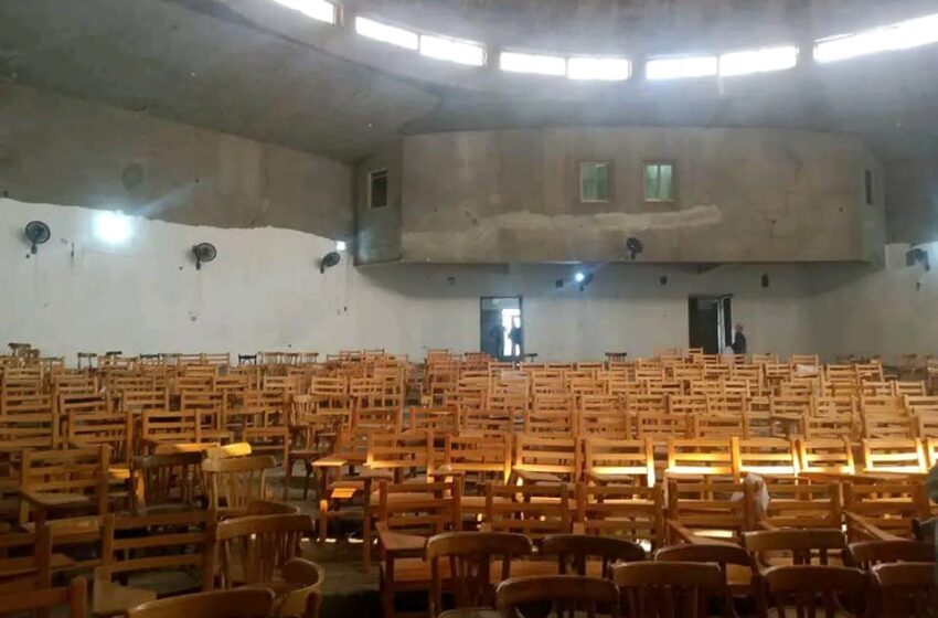  شكاوى من سوء حالة المدرجات بكلية الزراعة في الزقازيق